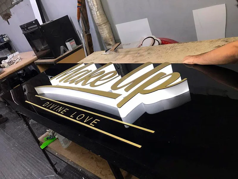 Fabricación de aviso luminoso en acrílico con iluminación LED para empresa en Medellín