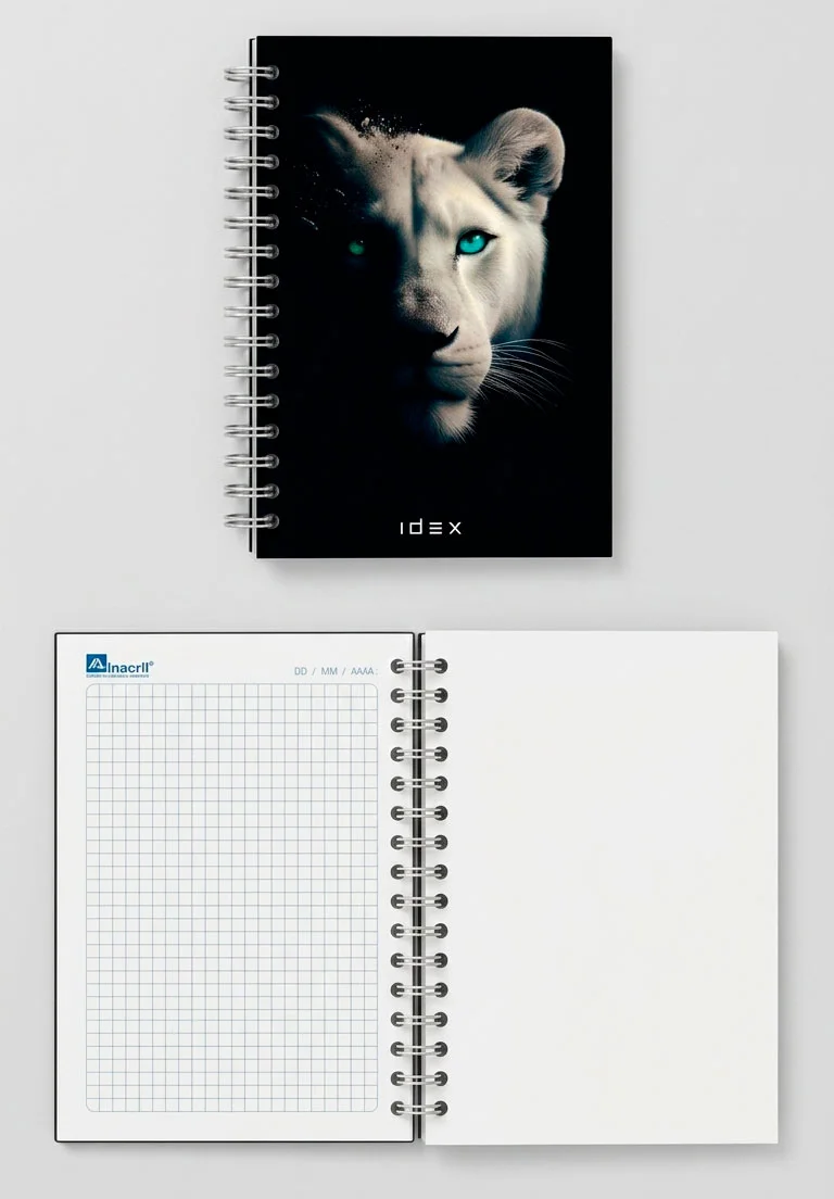 Cuaderno personalizado con portada de león e interior cuadriculado impreso